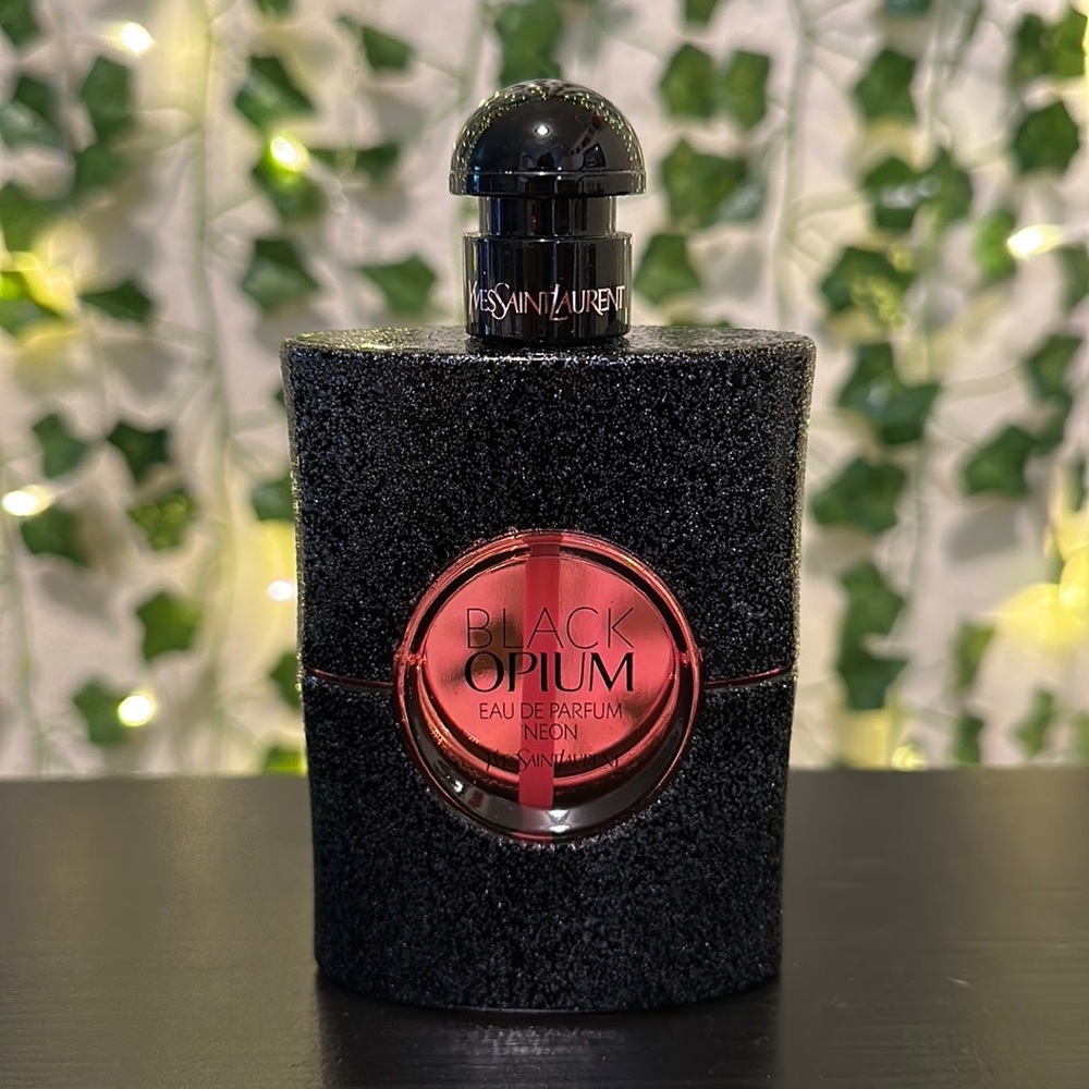 NWOT Yves Saint Laurent Black Opium Neon